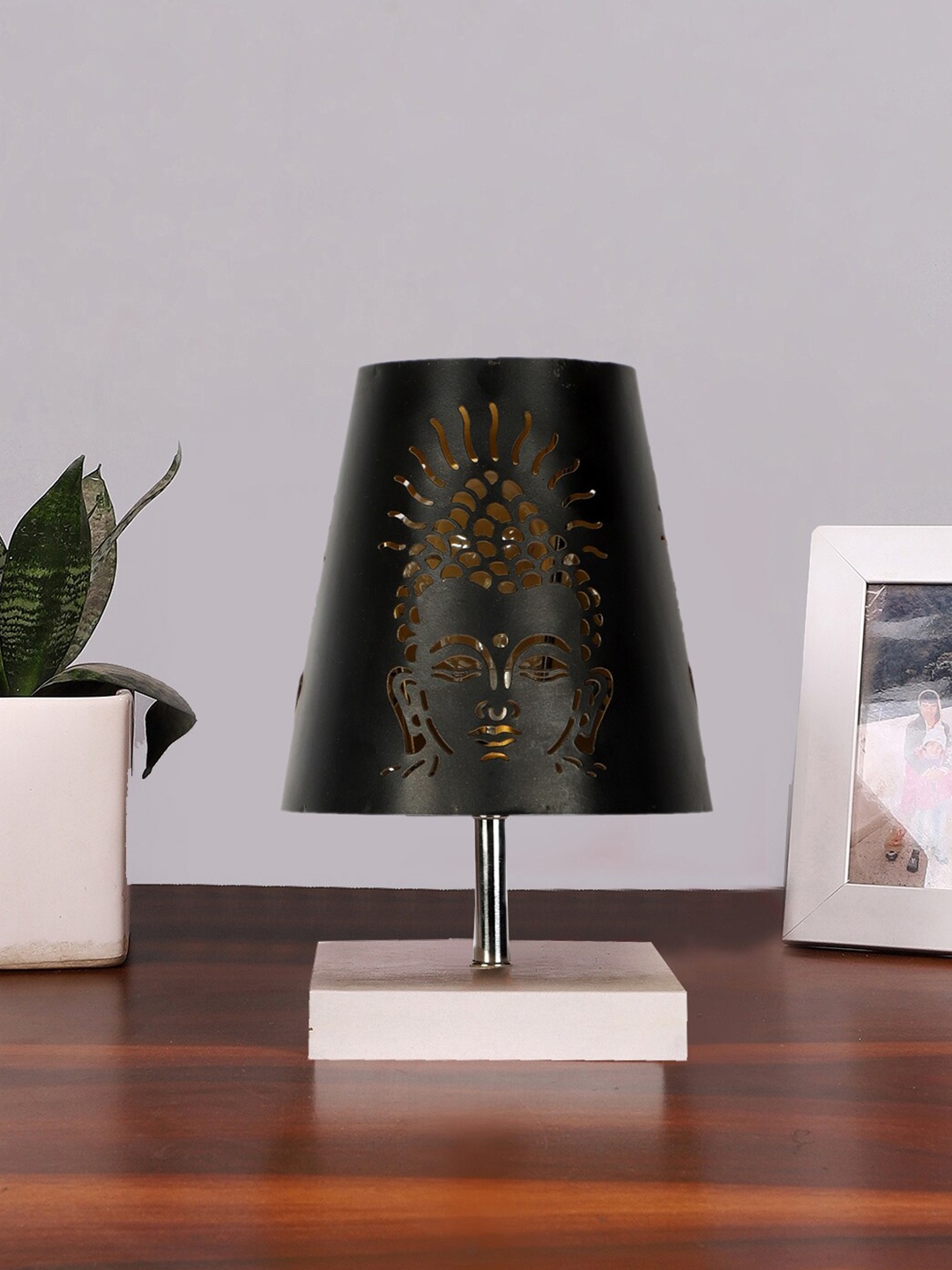 

Devansh Black & White Metal Printed Contemporary Table Lamp