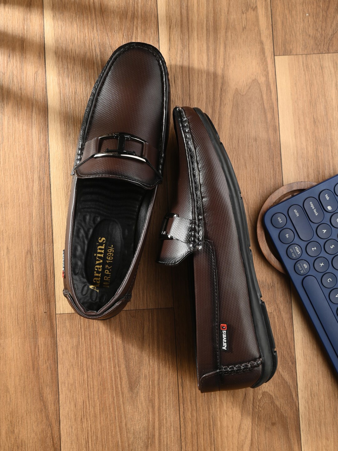 

AARAVIN'S Men Textured Lightweight Slip-On Horsebit Loafers, Brown