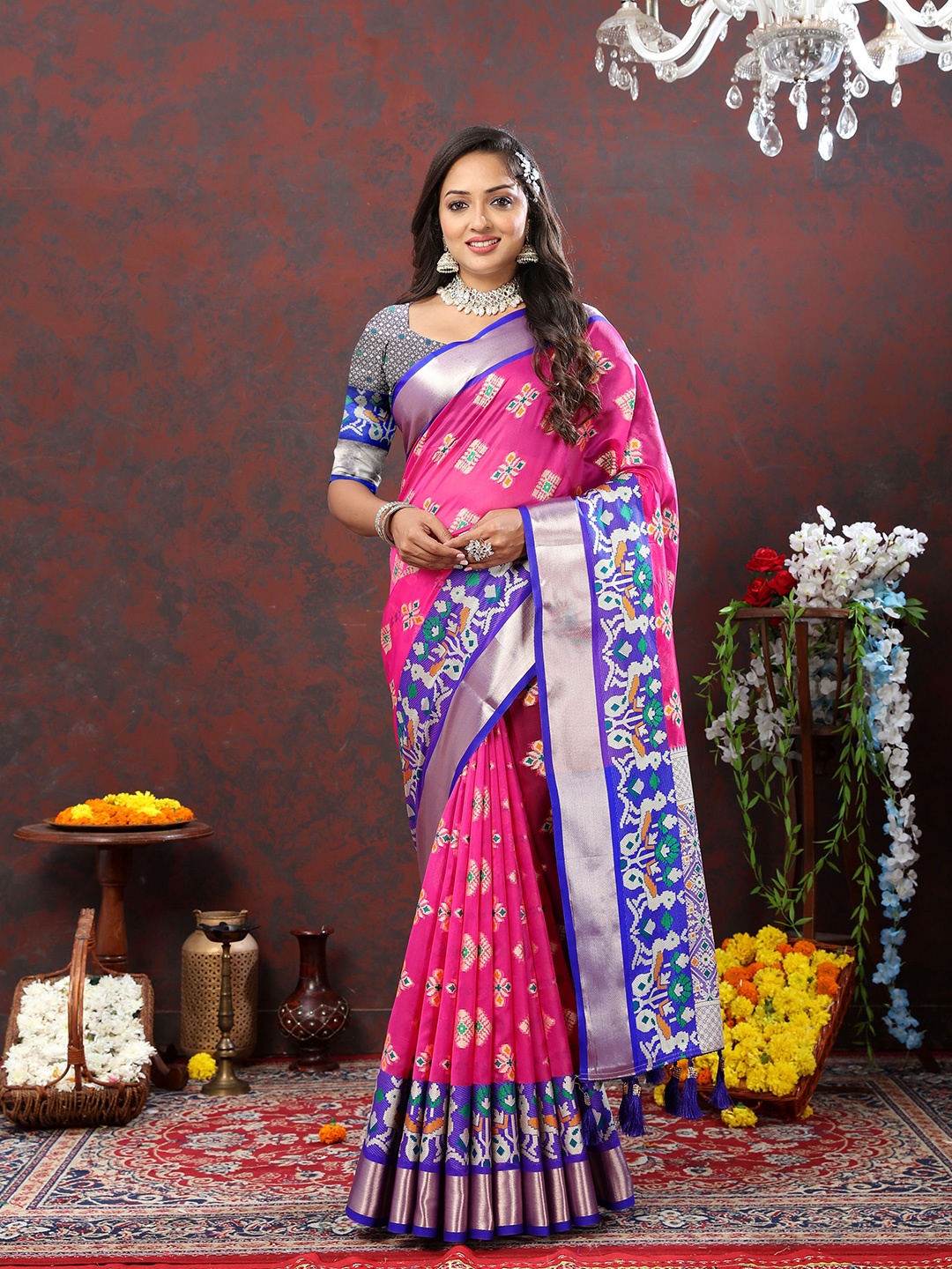 

Ekta Textiles Ethnic Motifs Woven Design Zari Organza Saree, Pink