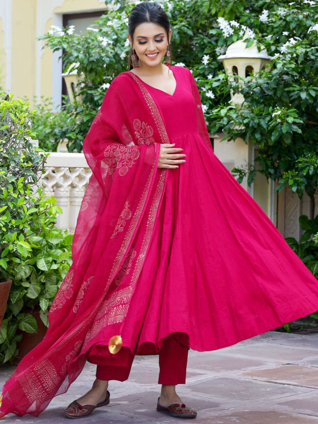 

GoSriKi Empire Calf Length Anarkali V-Neck Cotton Blend Kurta with Trousers & With Dupatta, Pink