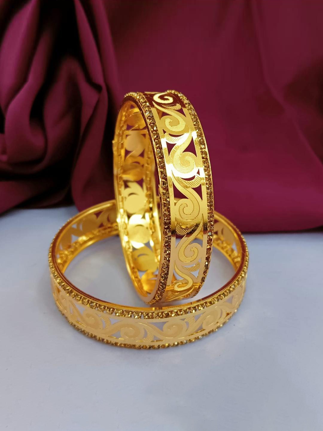 

Efulgenz Set of 2 Gold-plated Bangle