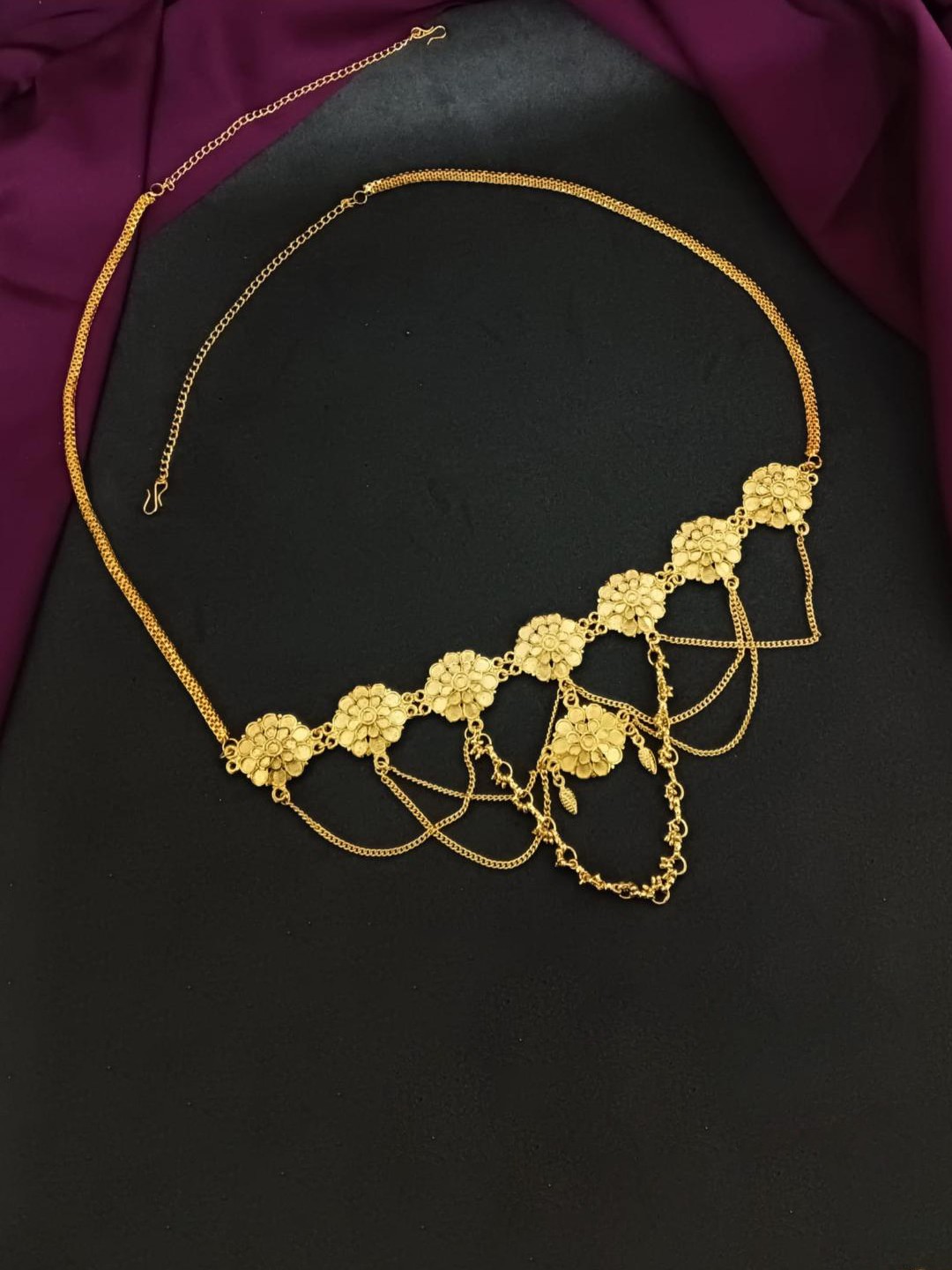 

Efulgenz Gold-Plated Textured Kamarbandh