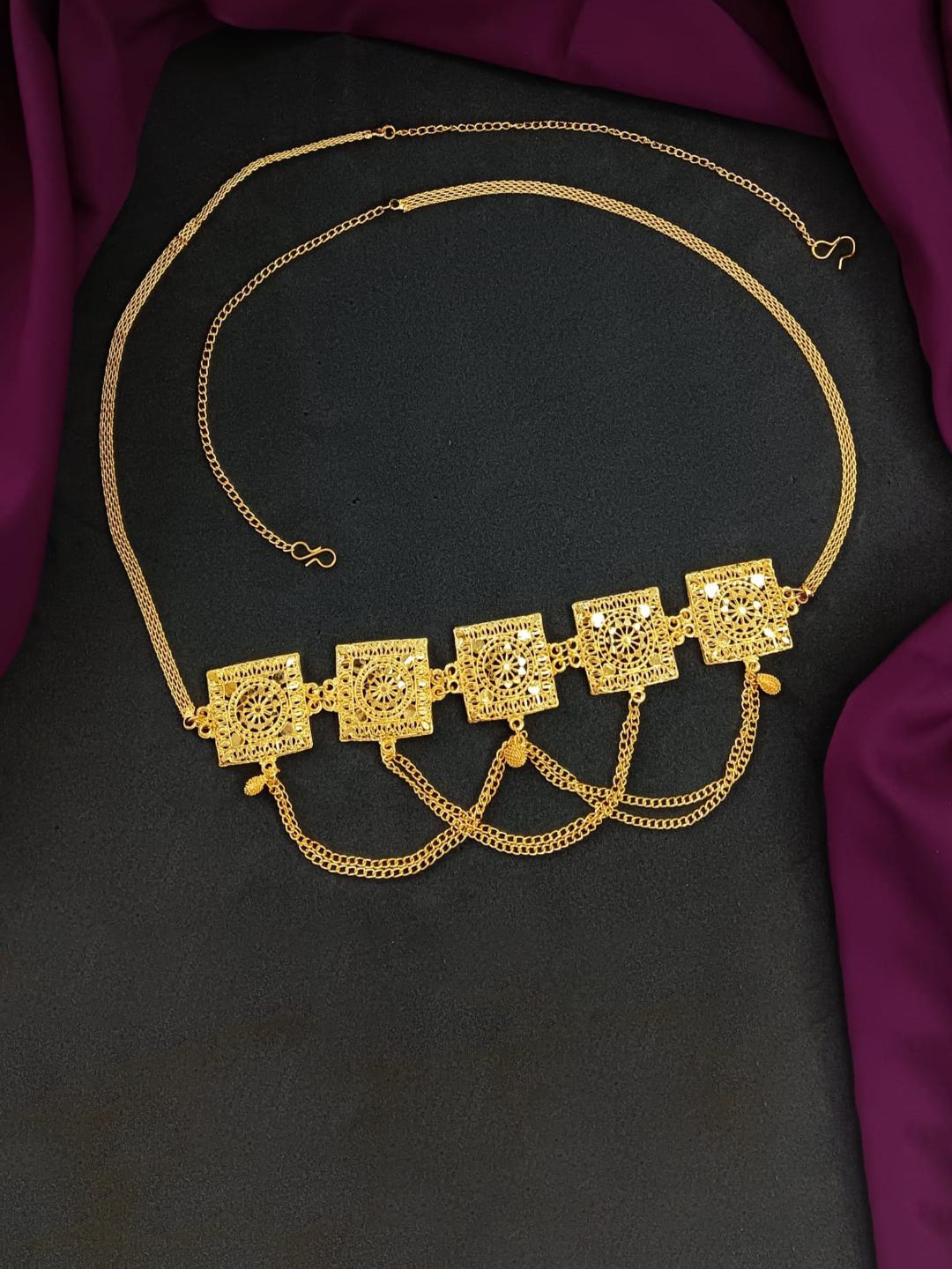 

Efulgenz Textured Adjustable Kamarband, Gold