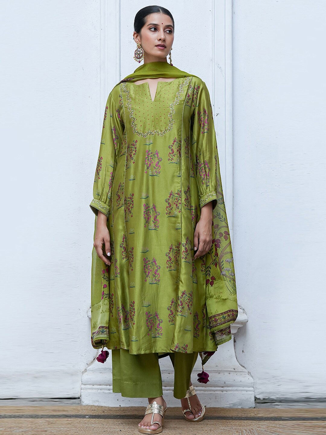 

Ganga V-neck Long Sleeves Floral Printed A-line Kurta with Palazzos & Dupatta, Green