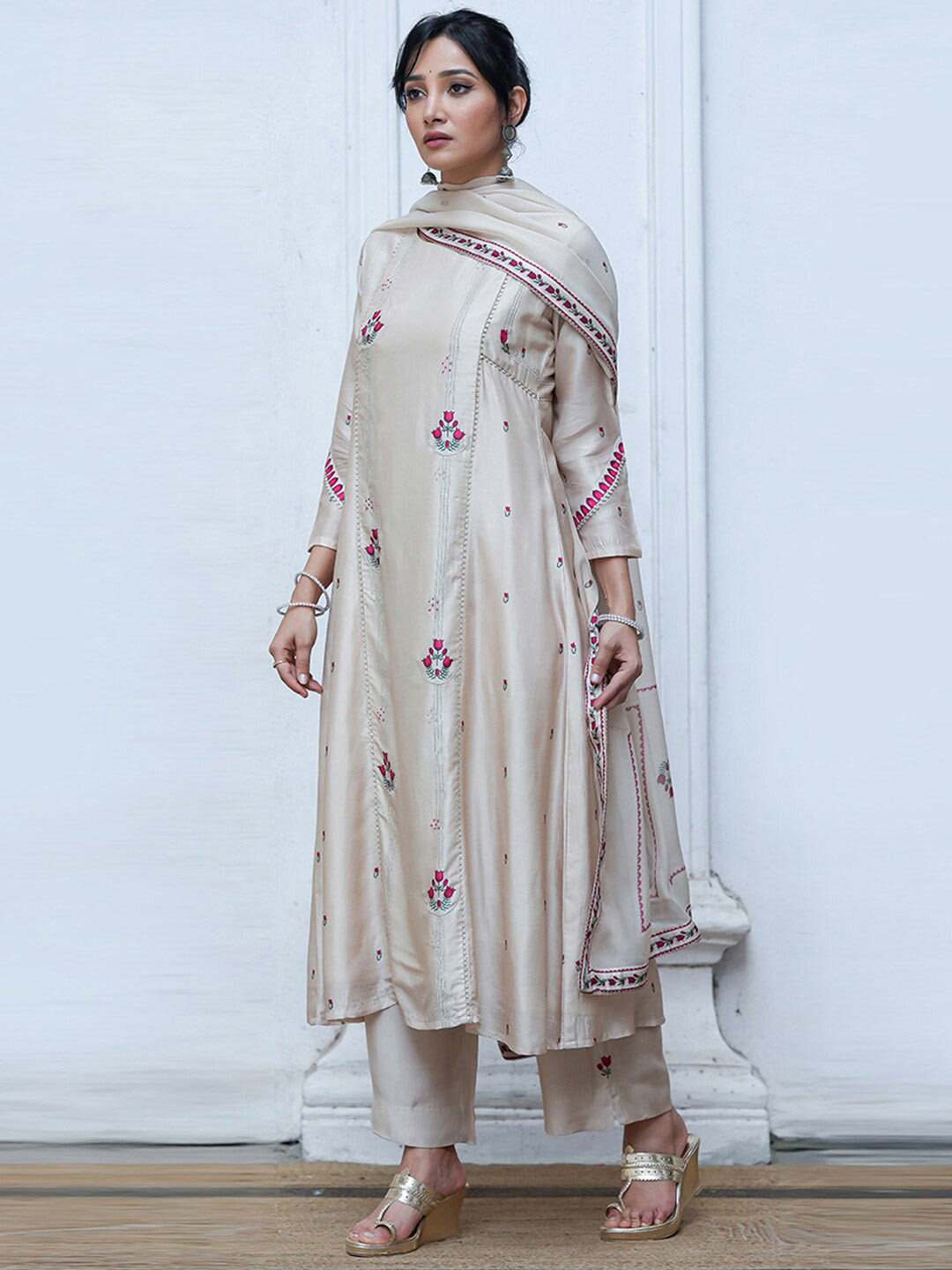 

Ganga Round Neck Long Sleeves Floral Embroidered Kurta with Palazzos & Dupatta, Grey