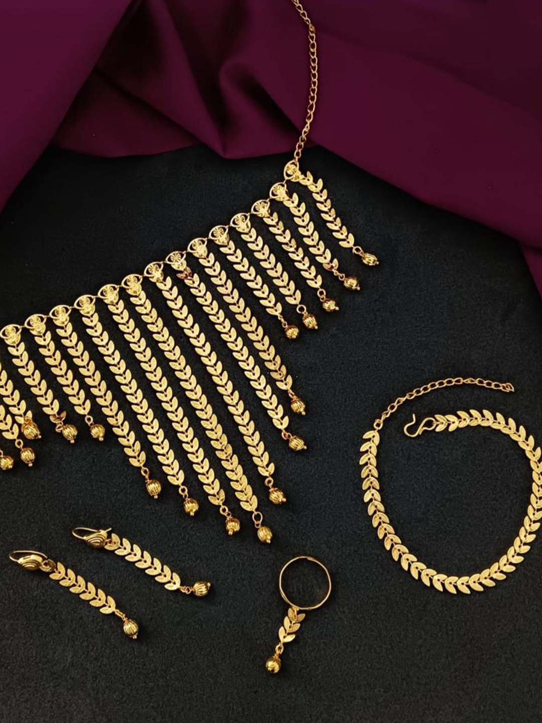 

Efulgenz Gold Plated Jewellery Set