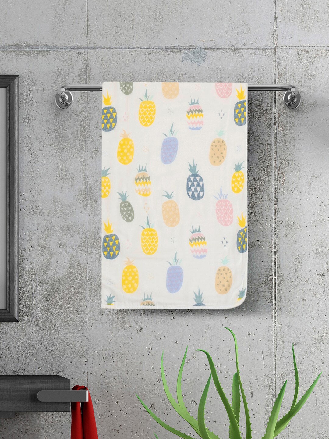 

Baby Moo White & Yellow Printed Cotton 150 GSM Bath Towels