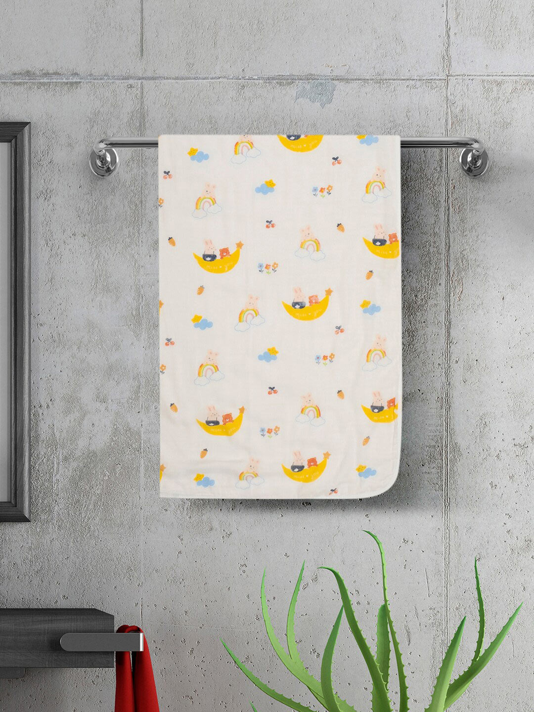 

Baby Moo White & Yellow Printed Cotton 200 GSM Bath Towels