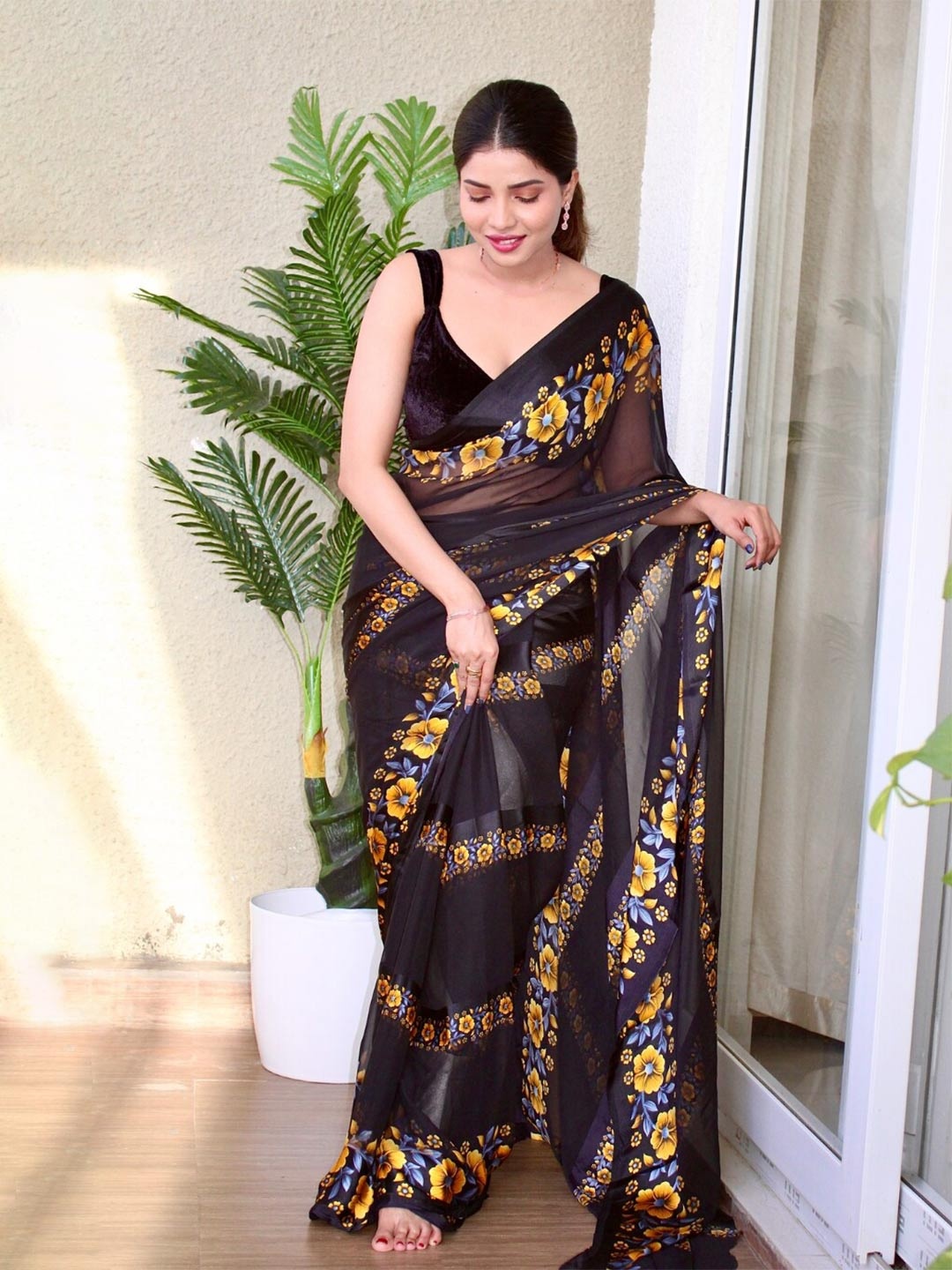 

Sitanjali Printed Floral Pure Georgette Saree, Yellow