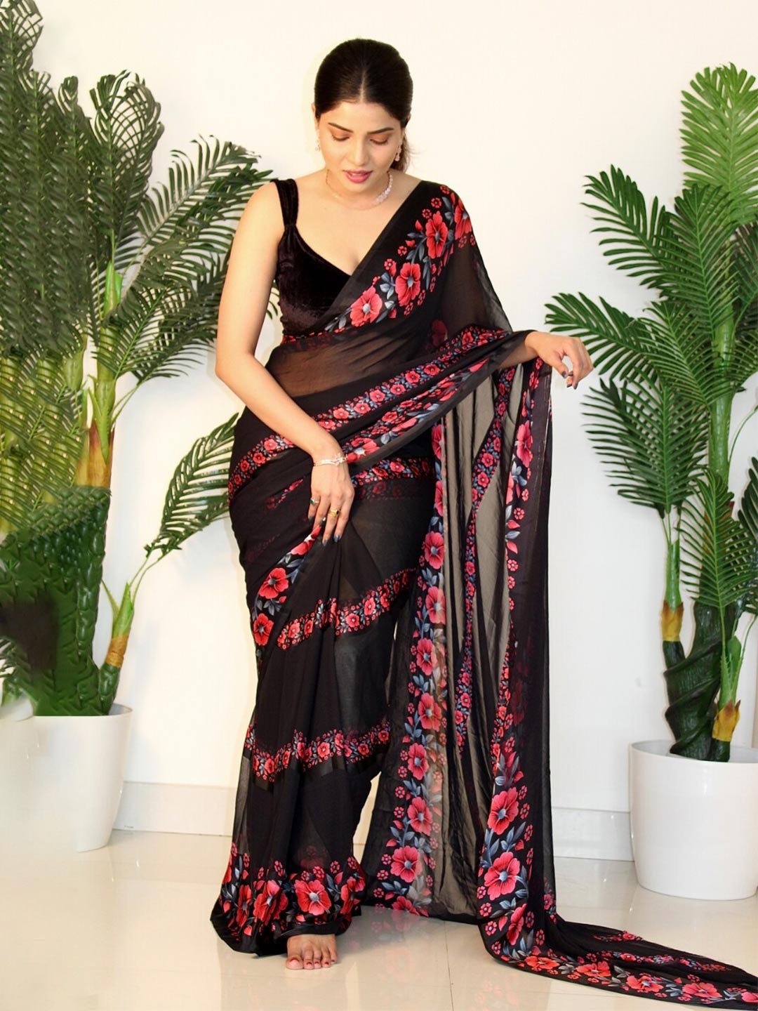 

Sitanjali Floral Printed Pure Georgette Saree, Black