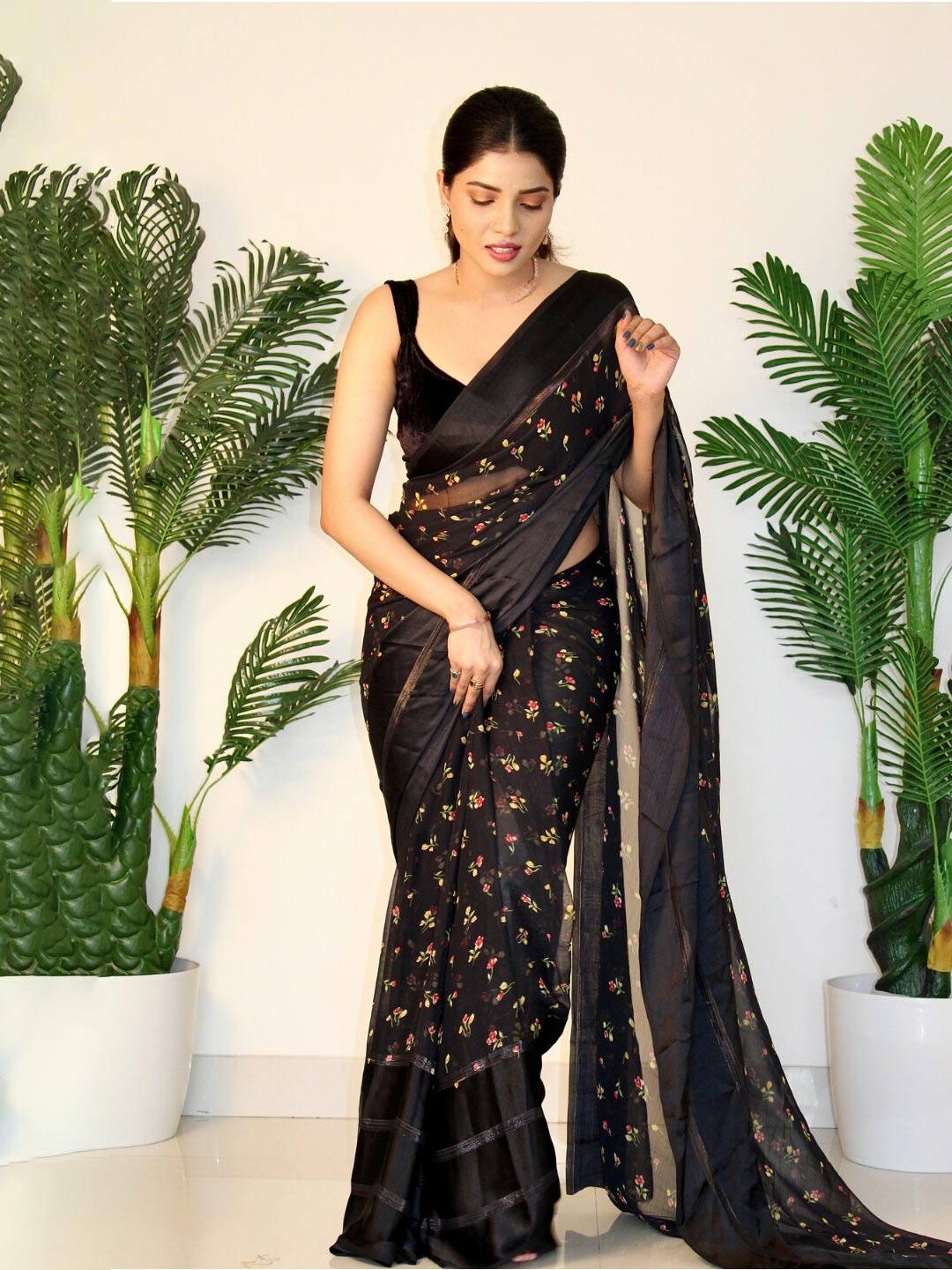

Sitanjali Printed Floral Pure Georgette Saree, Black