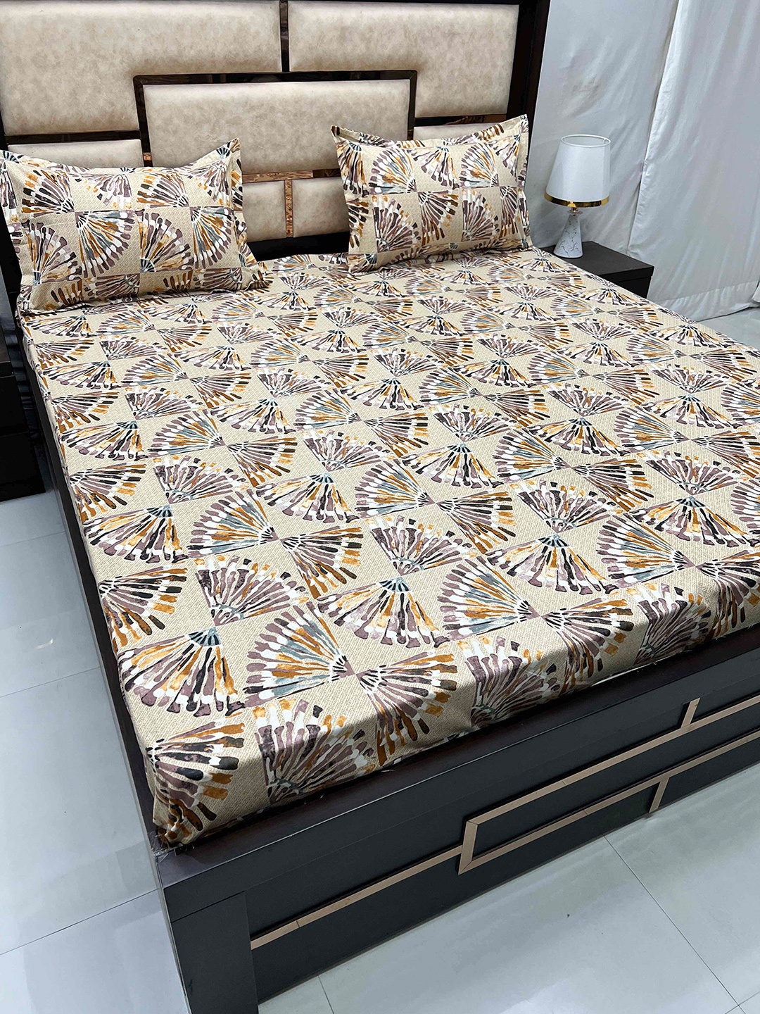 

Pure Decor Brown & White Pure Cotton 260 TC Queen Bedsheet with 2 Pillow Covers