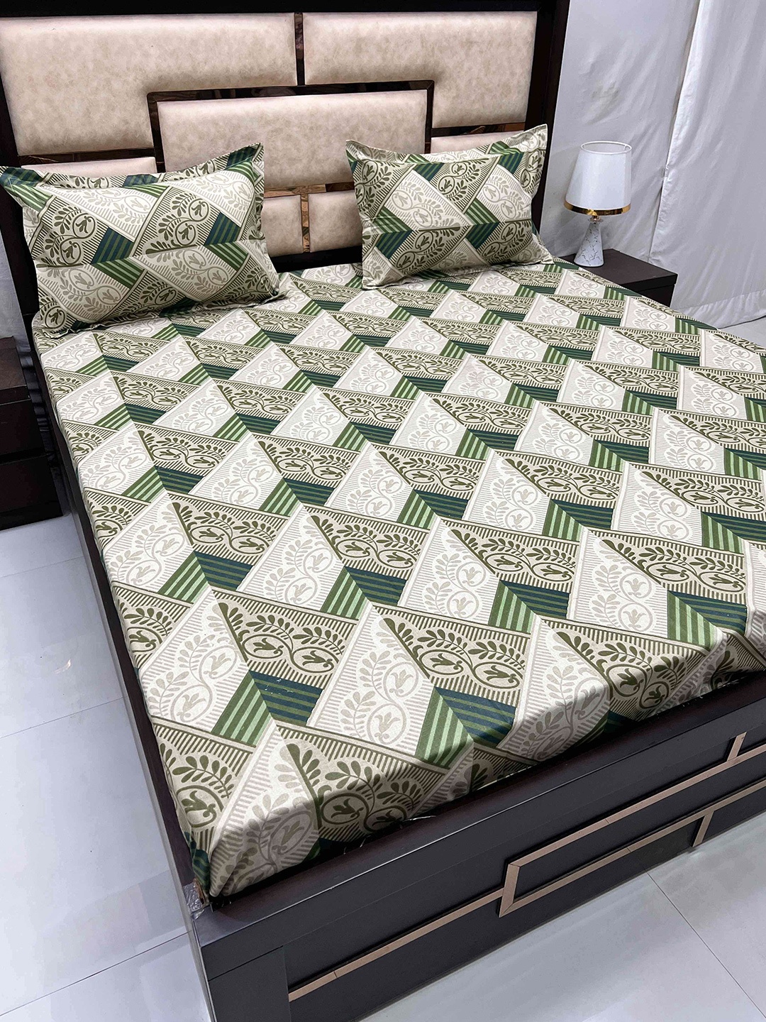 

Pure Decor Green Ethnic Motifs Pure Cotton 260 TC Queen Bedsheet with 2 Pillow Covers