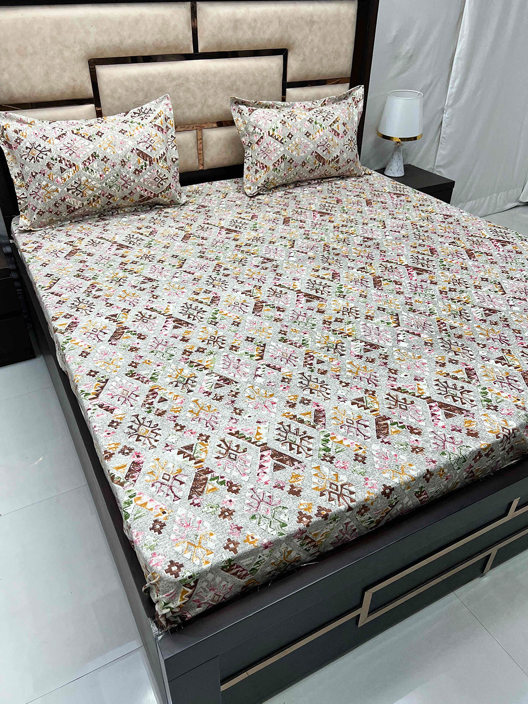 

Pure Decor Grey & White Printed Pure Cotton 260 TC Queen Bedsheet with 2 Pillow Covers