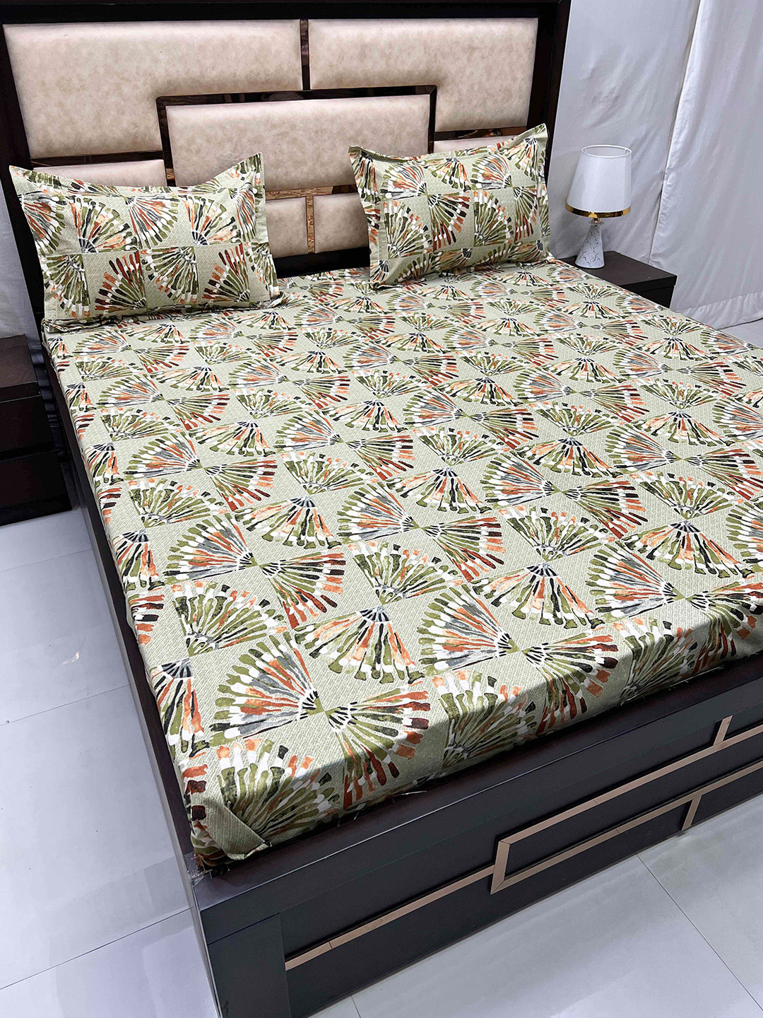 

Pure Decor Green Pure Cotton 260 TC Queen Bedsheet with 2 Pillow Covers