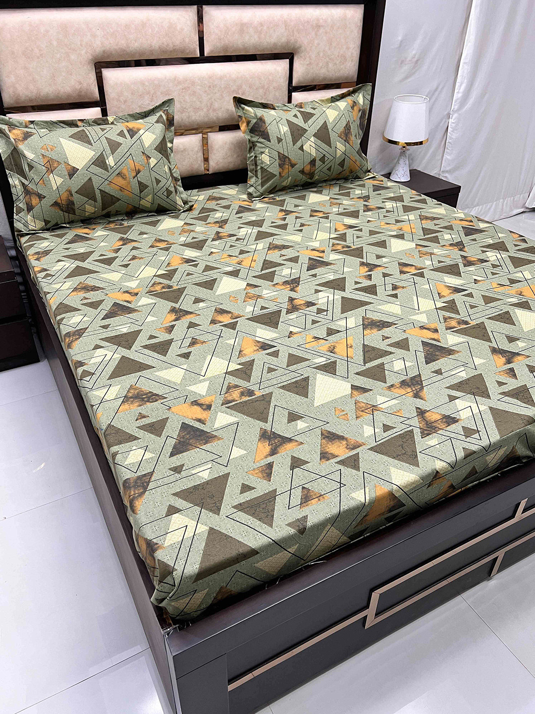 

Pure Decor Green Geometric Pure Cotton 260 TC Queen Bedsheet with 2 Pillow Covers