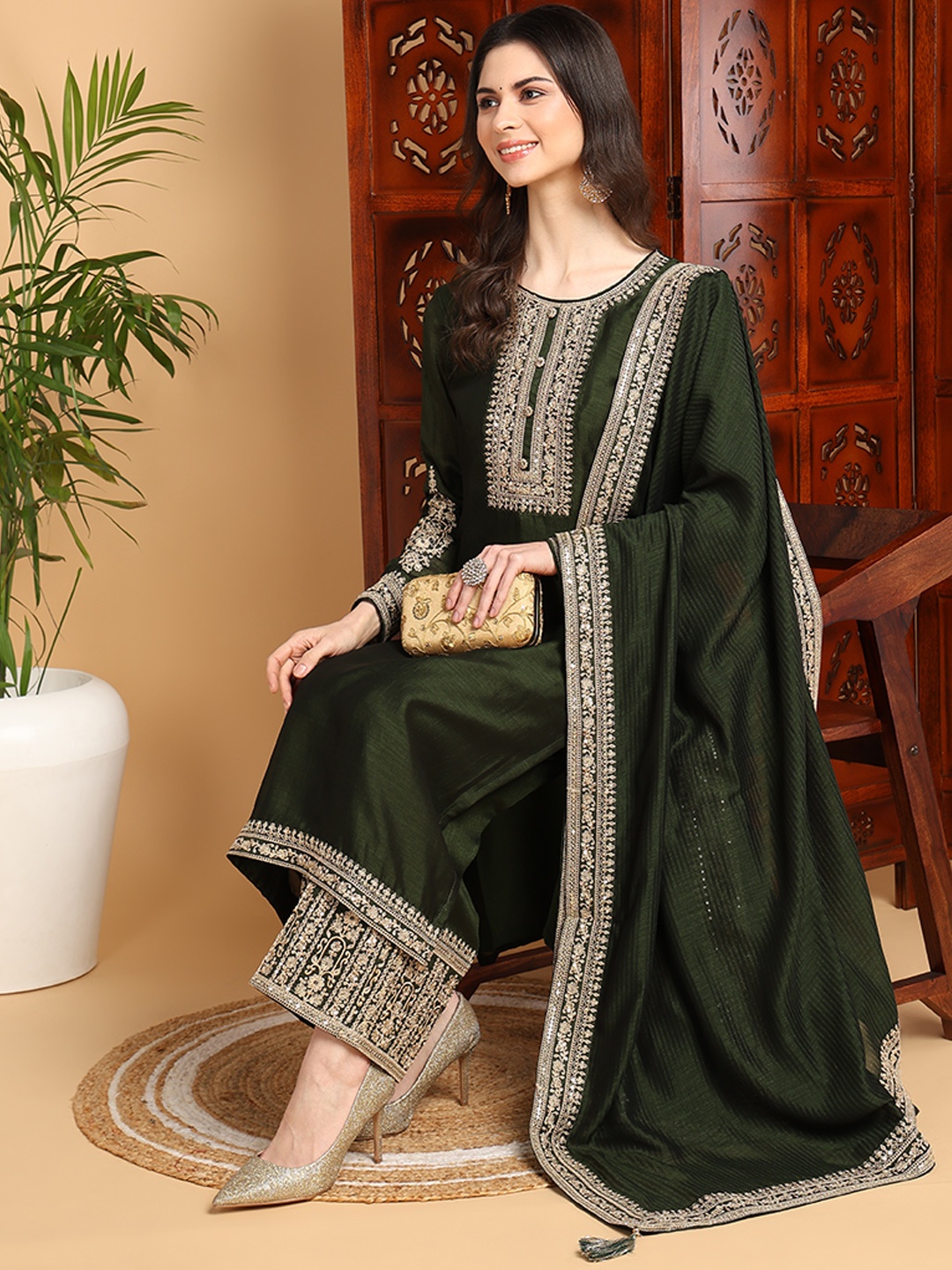 

AHIKA Olive Green Ethnic Motifs Embroidered Regular Kurta With Palazzos & Dupatta