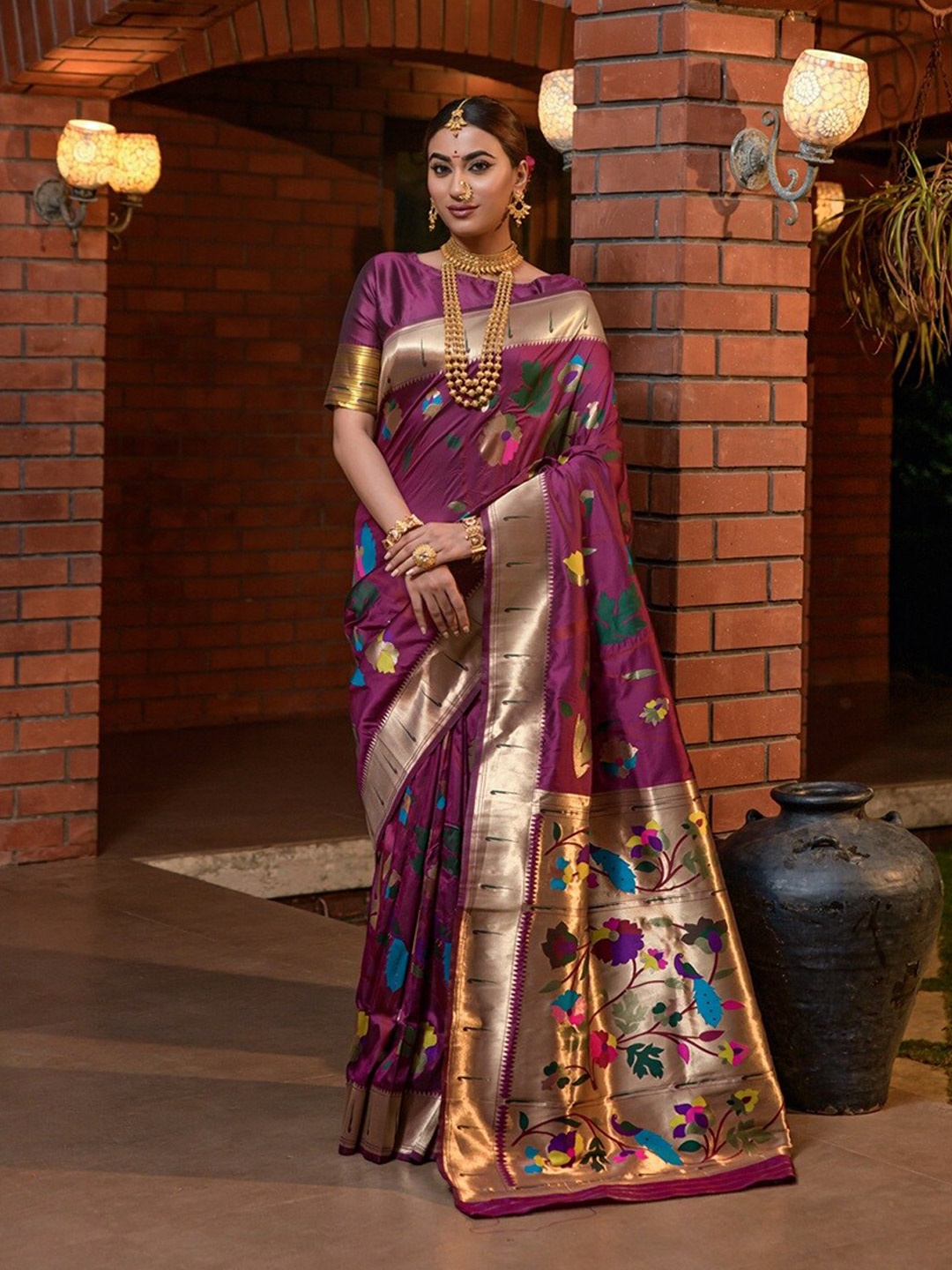 

CANIZZARO Floral Woven Design Zari Pure Silk Paithani Saree, Magenta