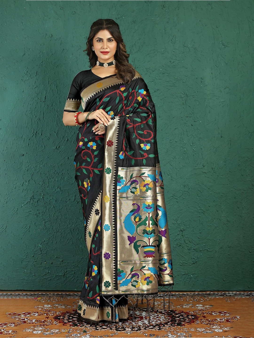 

CANIZZARO Woven Design Ethnic Motifs Zari Pure Silk Paithani Saree, Black