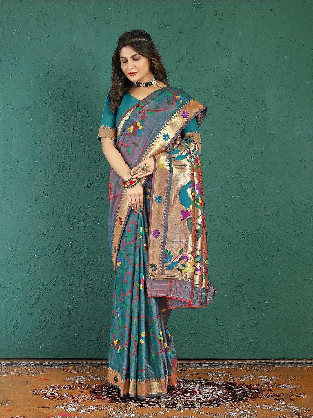 

CANIZZARO Floral Woven Design Zari Pure Silk Paithani Saree, Grey