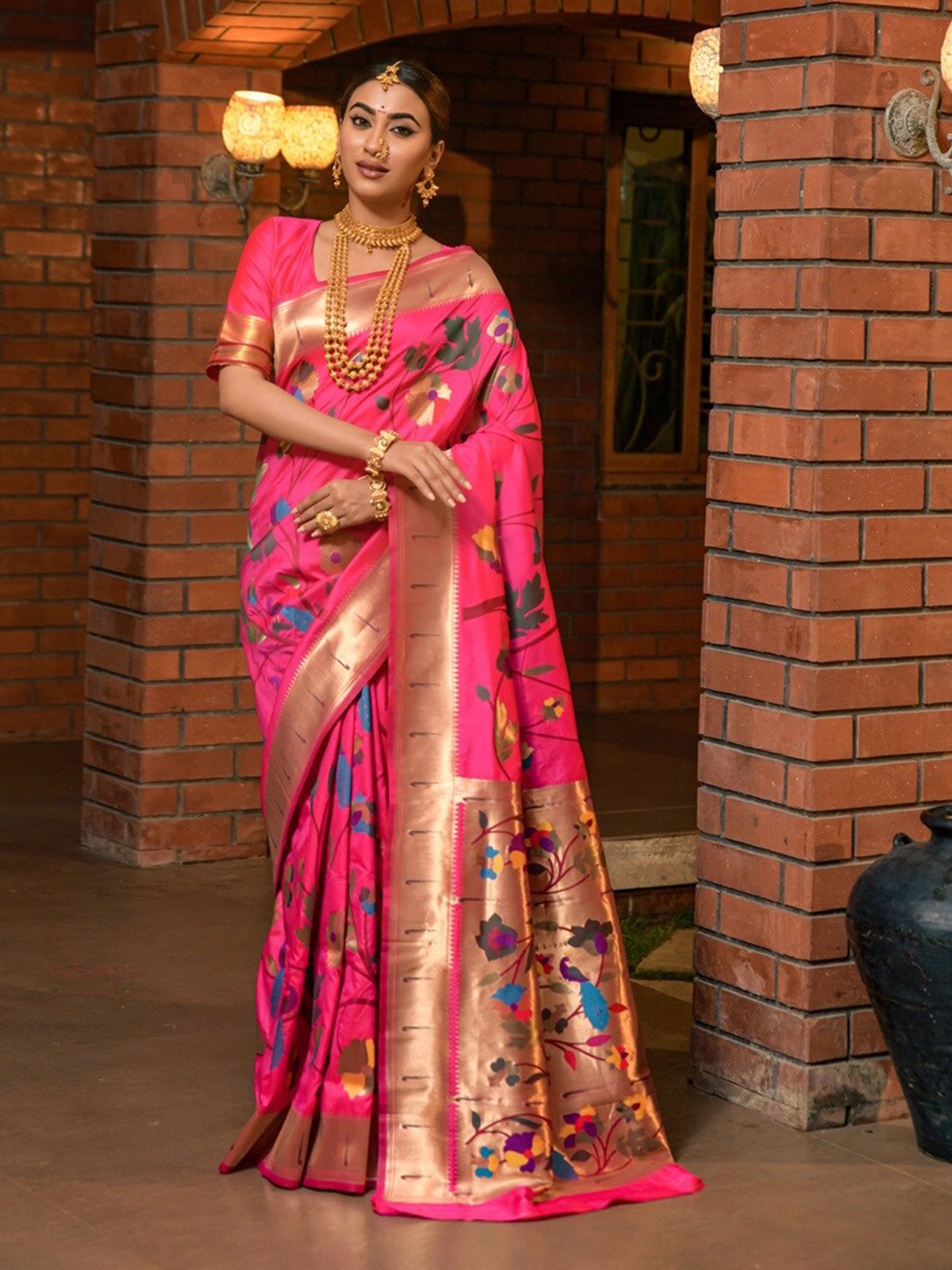 

CANIZZARO Floral Woven Design Zari Pure Silk Paithani Saree, Pink