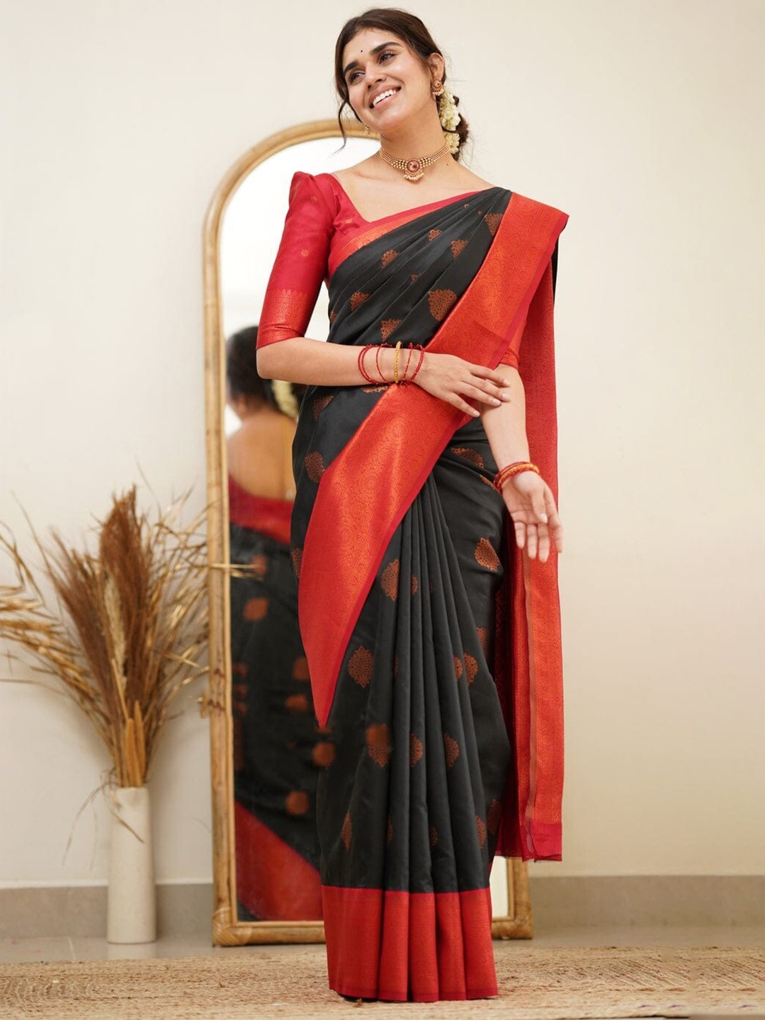 

Quelea Woven Design Zari Pure Silk Kanjeevaram Saree, Black