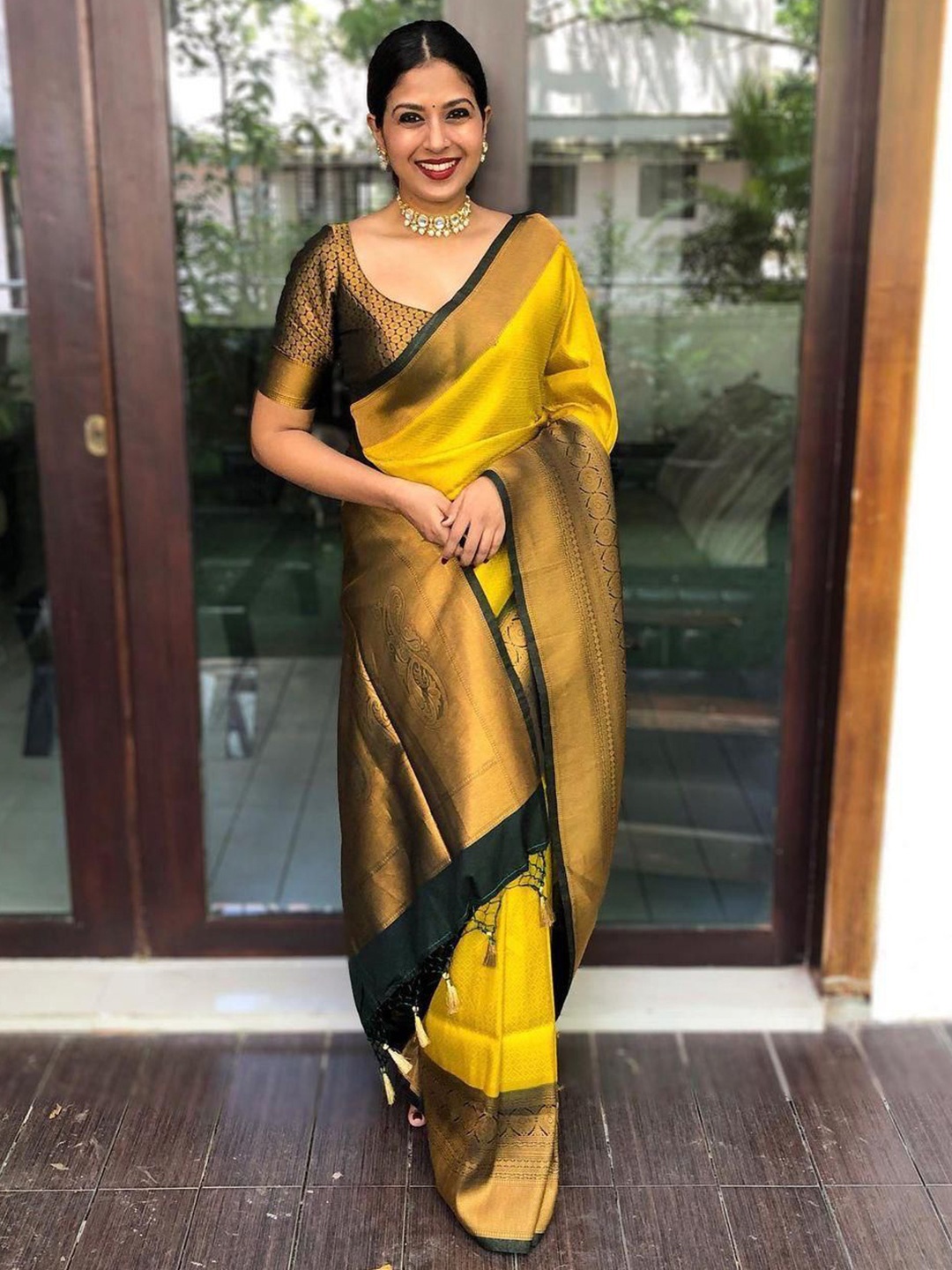 

Quelea Woven Design Zari Pure Silk Kanjeevaram Saree, Gold