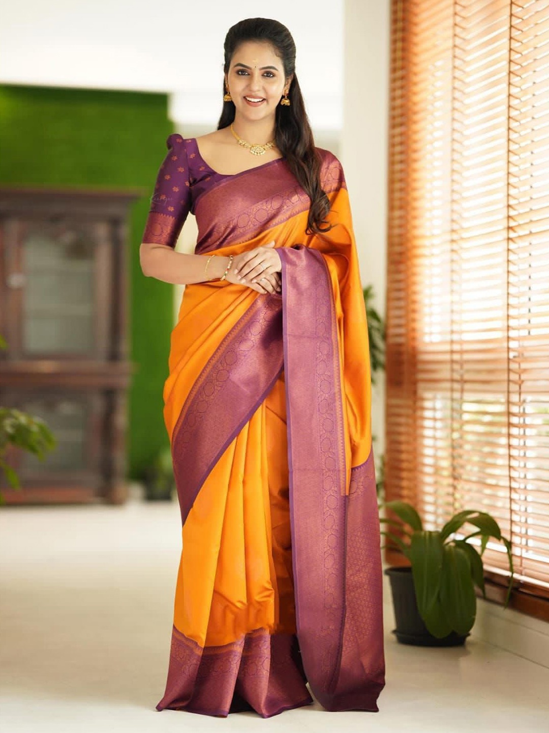 

Quelea Woven Design Zari Pure Silk Kanjeevaram Saree, Yellow