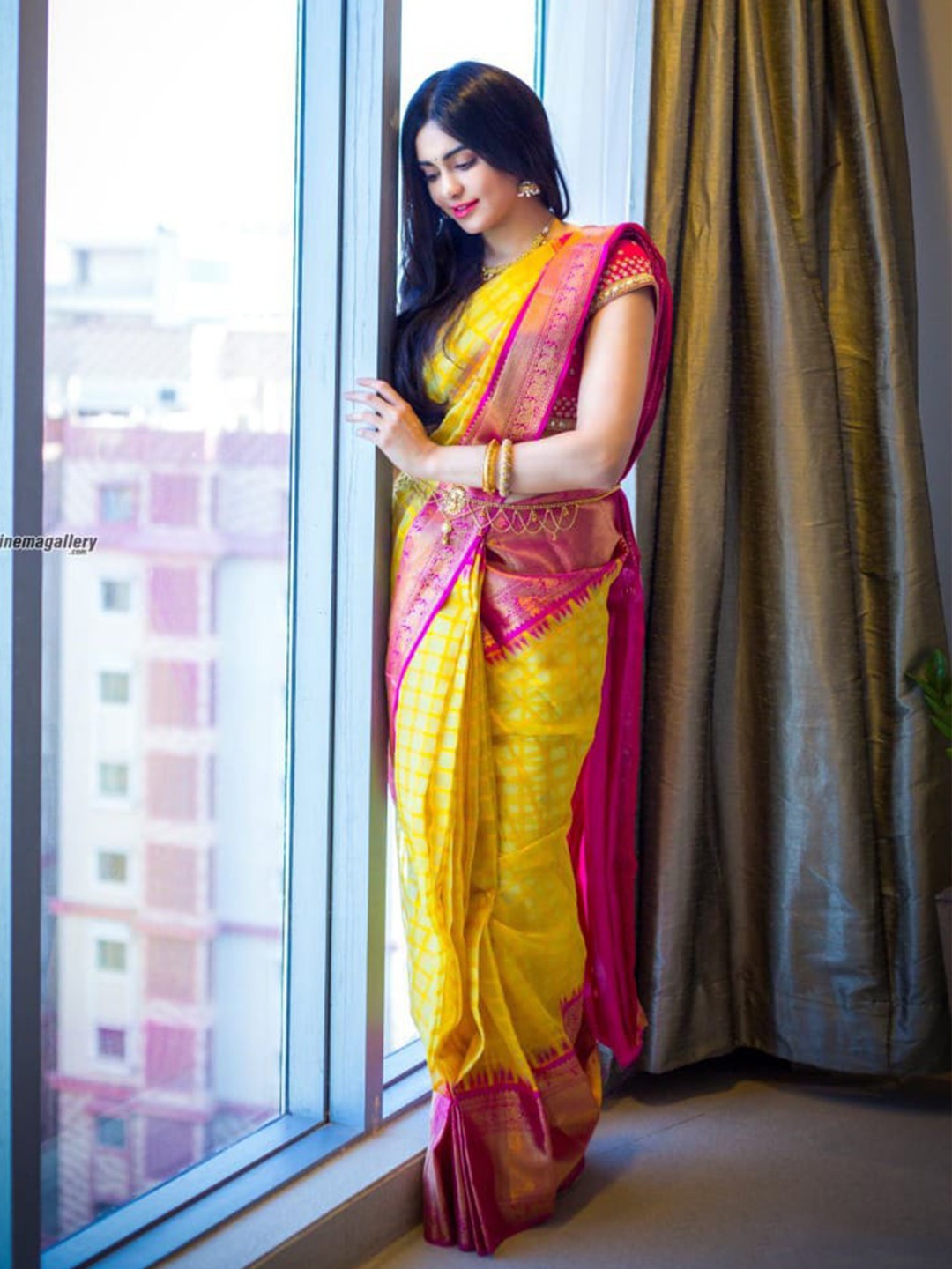 

Quelea Woven Design Zari Pure Silk Kanjeevaram Saree, Yellow