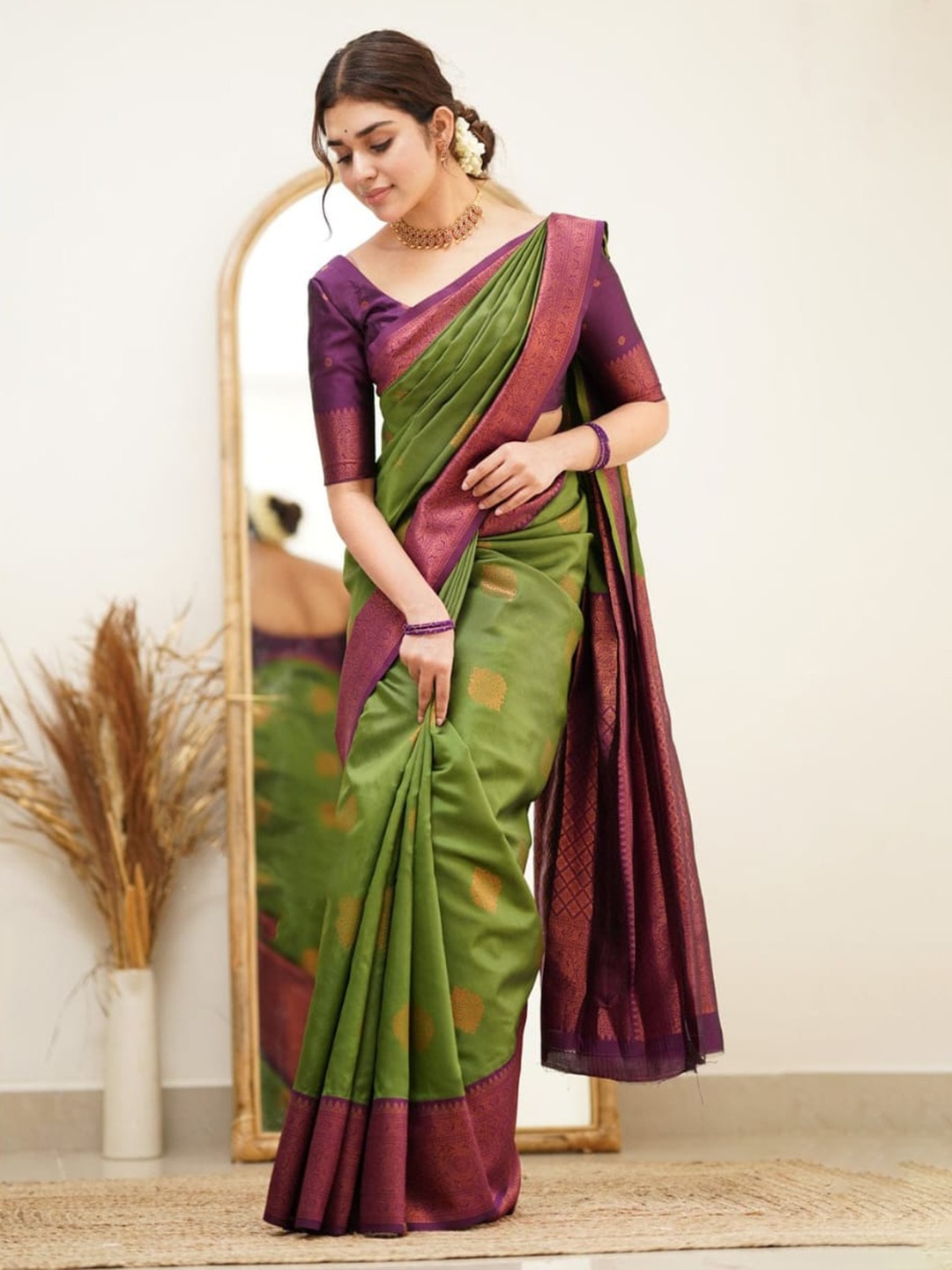

Quelea Woven Design Zari Pure Silk Kanjeevaram Saree, Green