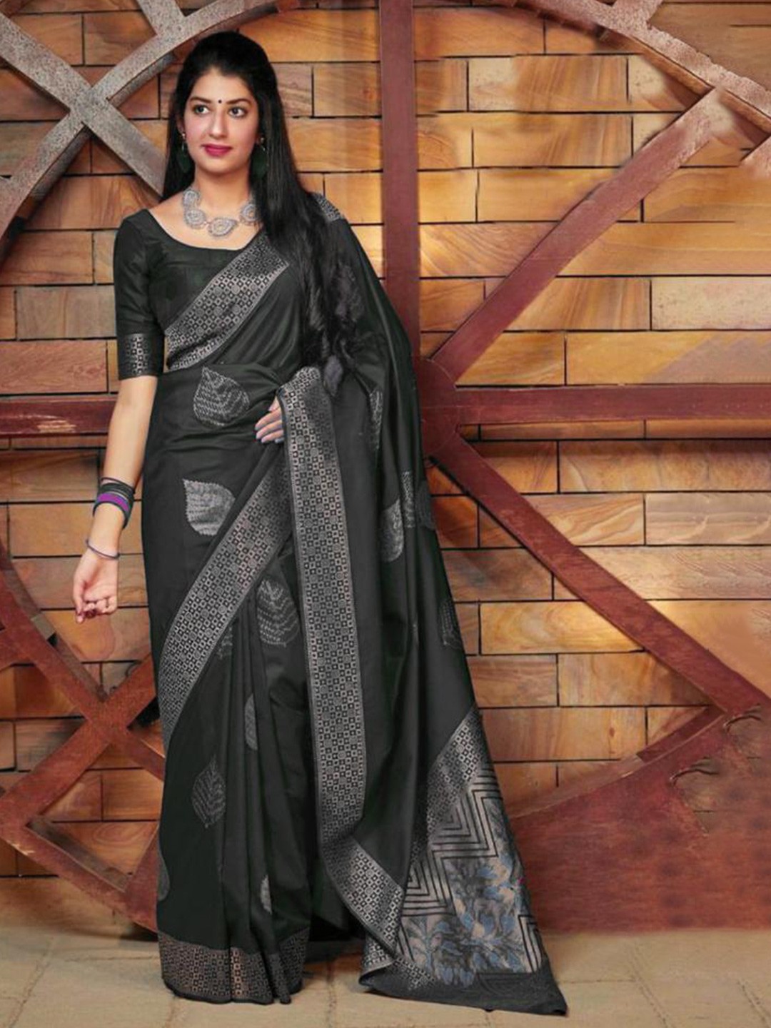 

Quelea Floral Woven Design Zari Pure Silk Kanjeevaram Saree, Black