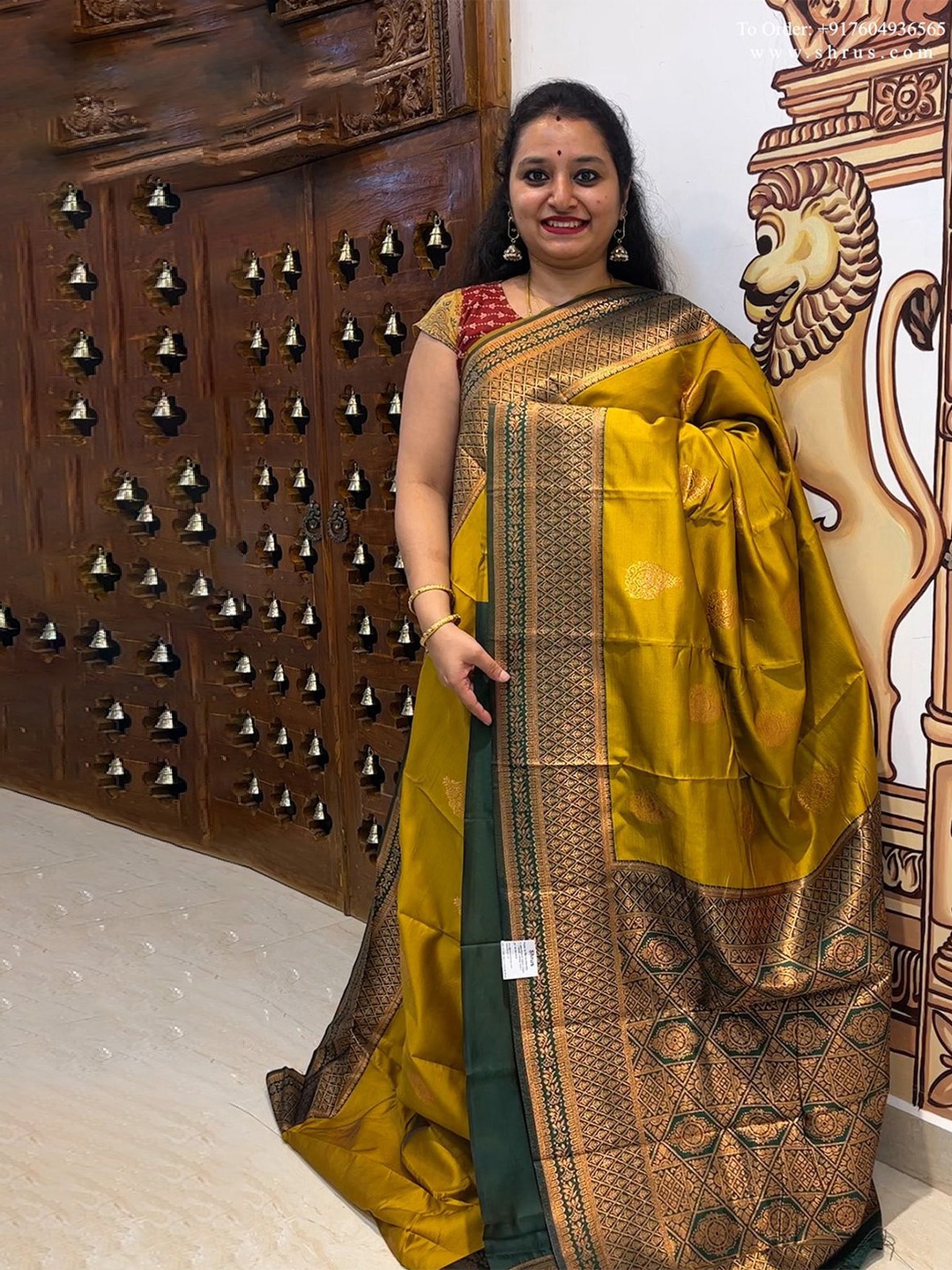 

Quelea Woven Design Zari Pure Silk Kanjeevaram Saree, Gold