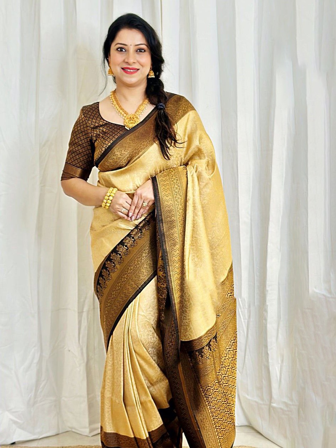 

Quelea Floral Woven Design Zari Pure Silk Kanjeevaram Saree, Cream