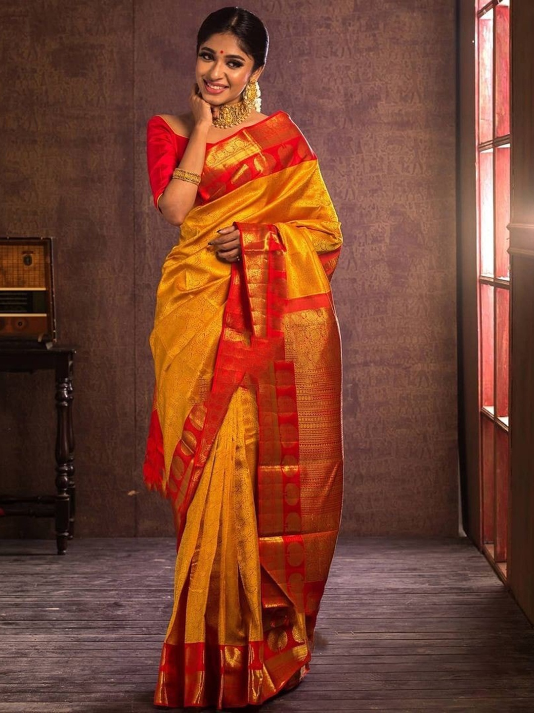 

Quelea Ethnic Motifs Woven Design Zari Pure Silk Kanjeevaram Saree, Gold