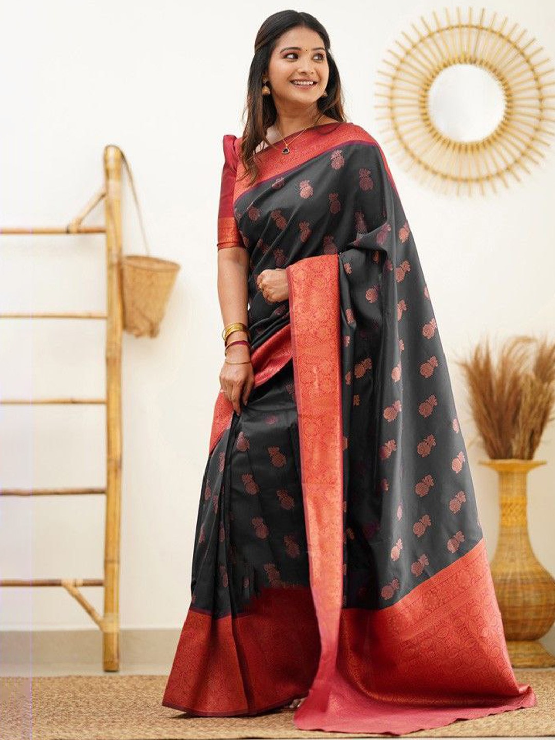 

Quelea Ethnic Motifs Woven Design Zari Pure Silk Kanjeevaram Saree, Black