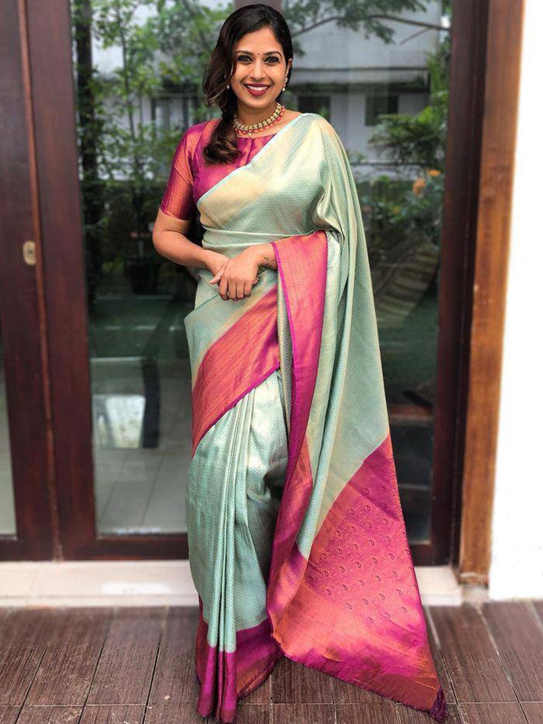 

Quelea Geometric Woven Design Zari Pure Silk Kanjeevaram Saree, Lime green