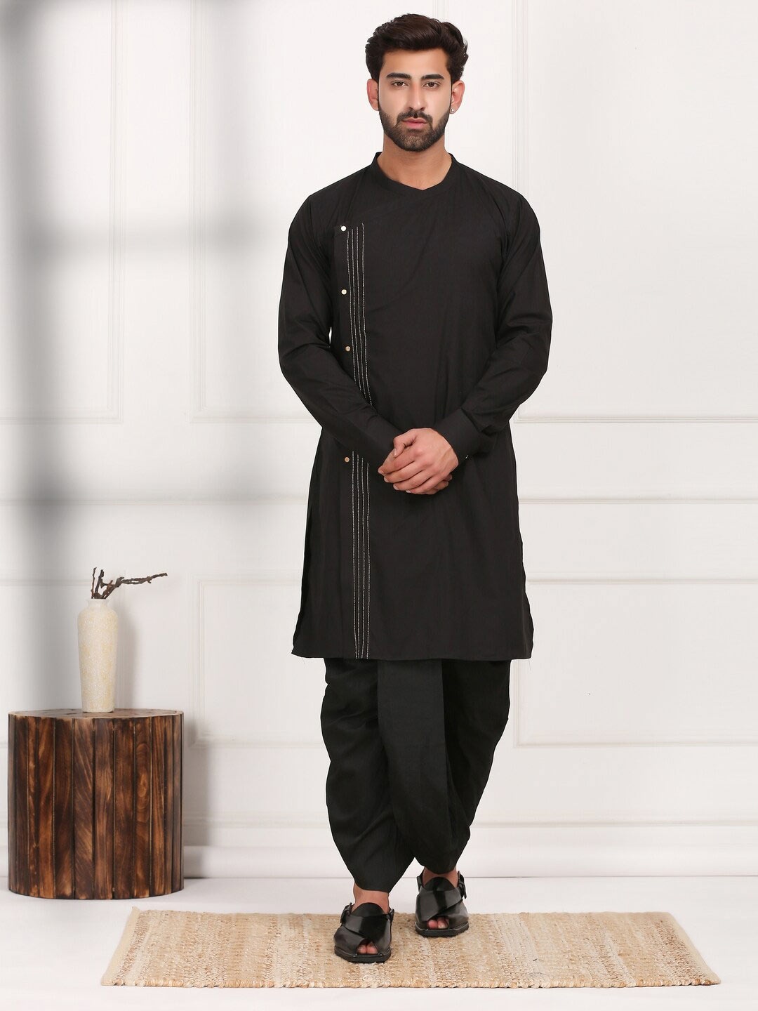 

MIDAV Mandarin Collar Thread Work Straight Kurta, Black