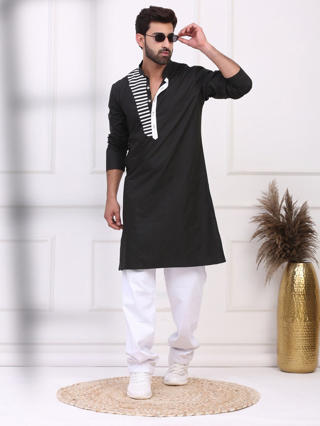 

MIDAV Yoke Design Thread Work Kurta, Black