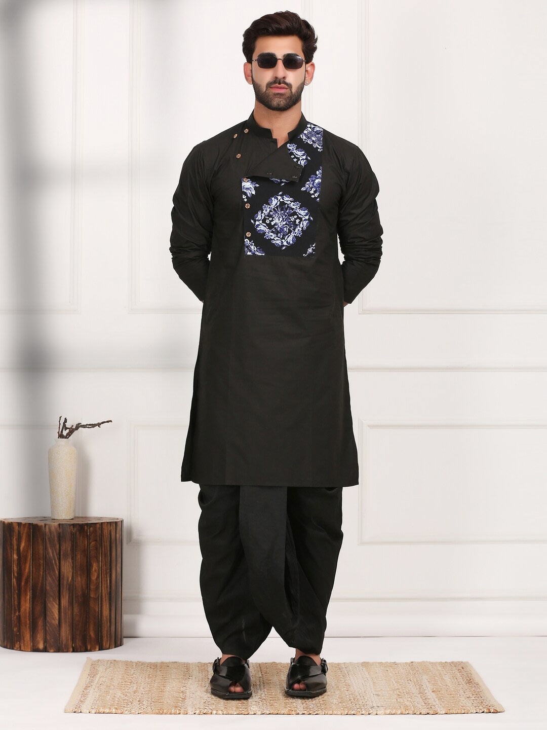 

MIDAV Mandarin Collar Knee Length Cotton Thread Work Kurta, Black
