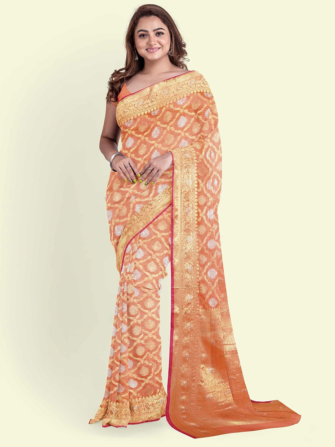 

PTIEPL Banarasi Silk Works Floral Woven Design Zari Banarasi Saree, Peach
