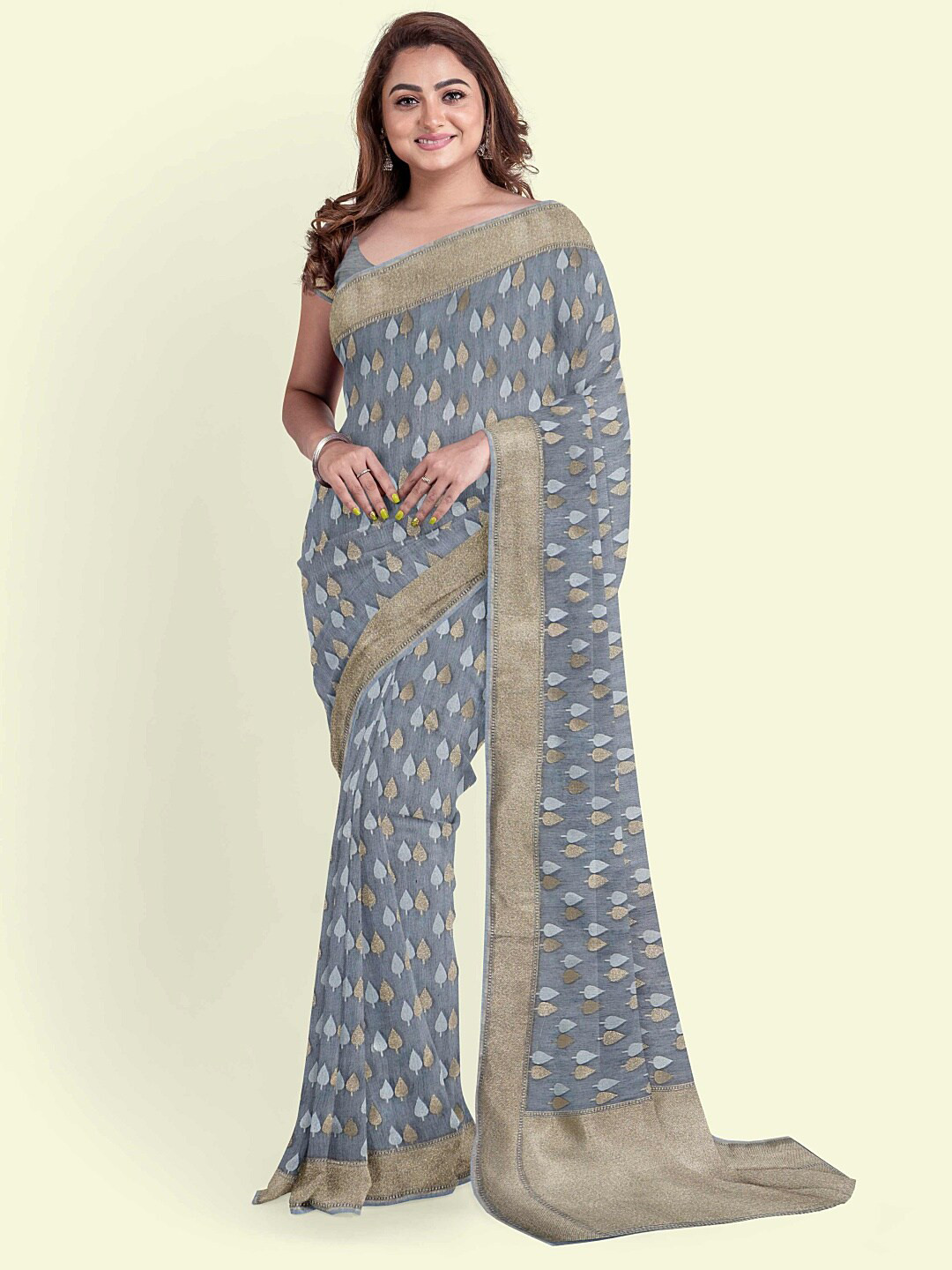 

PTIEPL Banarasi Silk Works Floral Zari Banarasi Saree, Grey