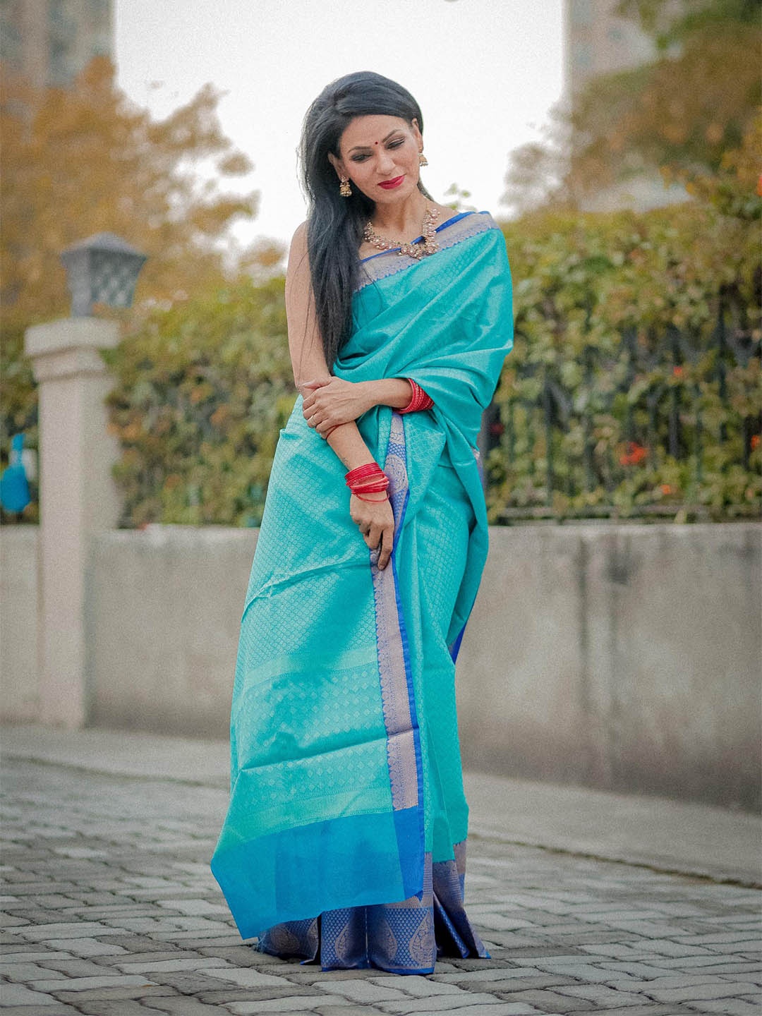 

PTIEPL Banarasi Silk Works Woven Design Zari Art Silk Banarasi Saree, Blue