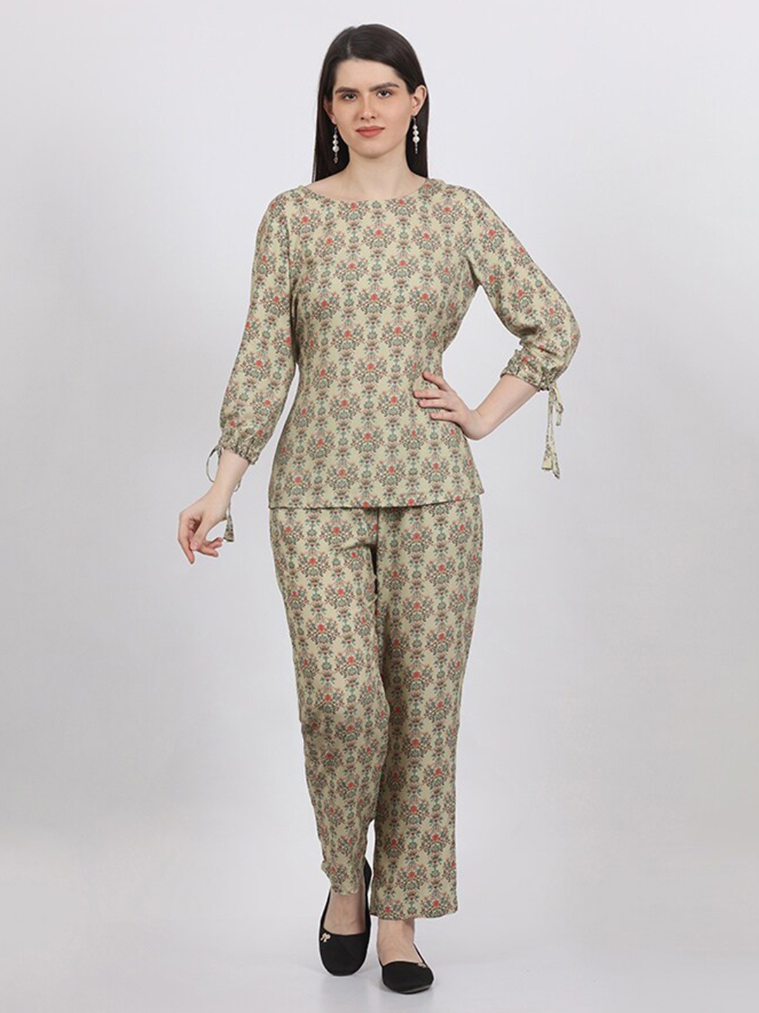 

MAIYEE Floral Printed Round Neck Top With Palazzo, Green