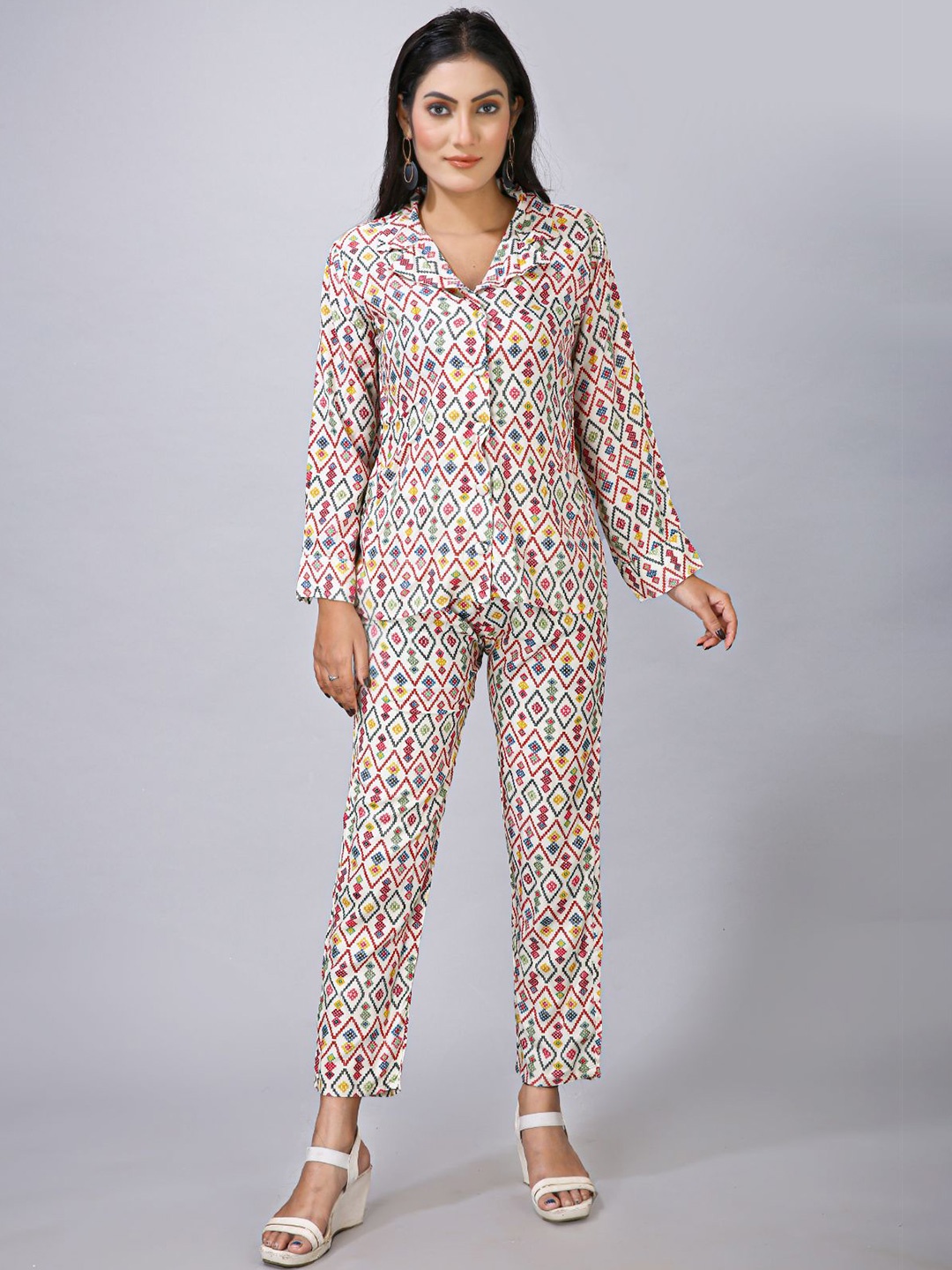 

MAIYEE Geometric Printed Shirt Collar Top With Trousers, Beige