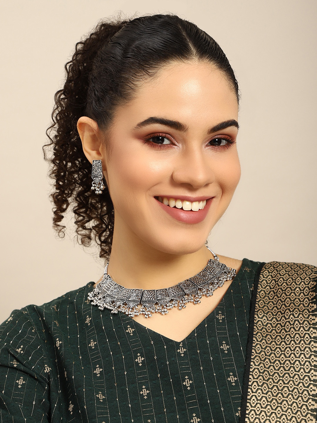 

Anouk Women Silver-Plated Necklace with Earrings