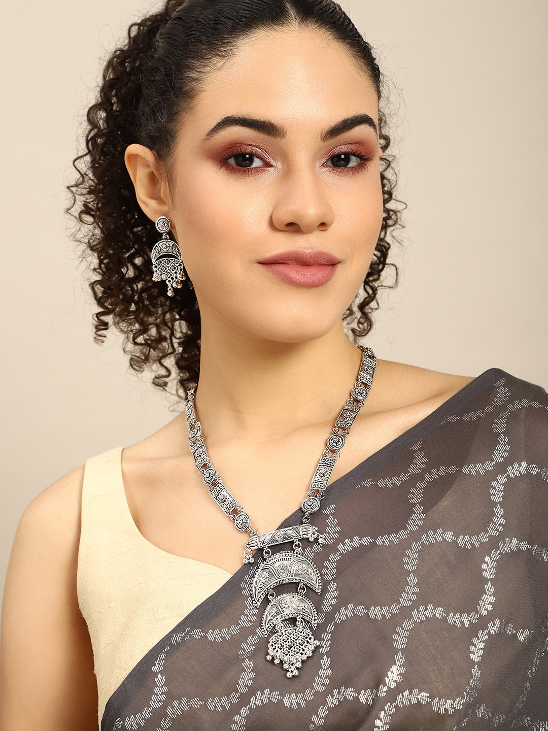 

Anouk Women Silver-Plated Necklace with Earrings