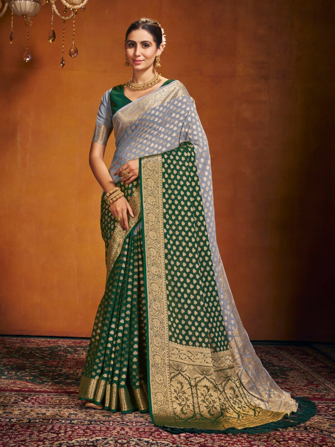 

DIVASTRI Floral Zari Pure Georgette Banarasi Saree, Green