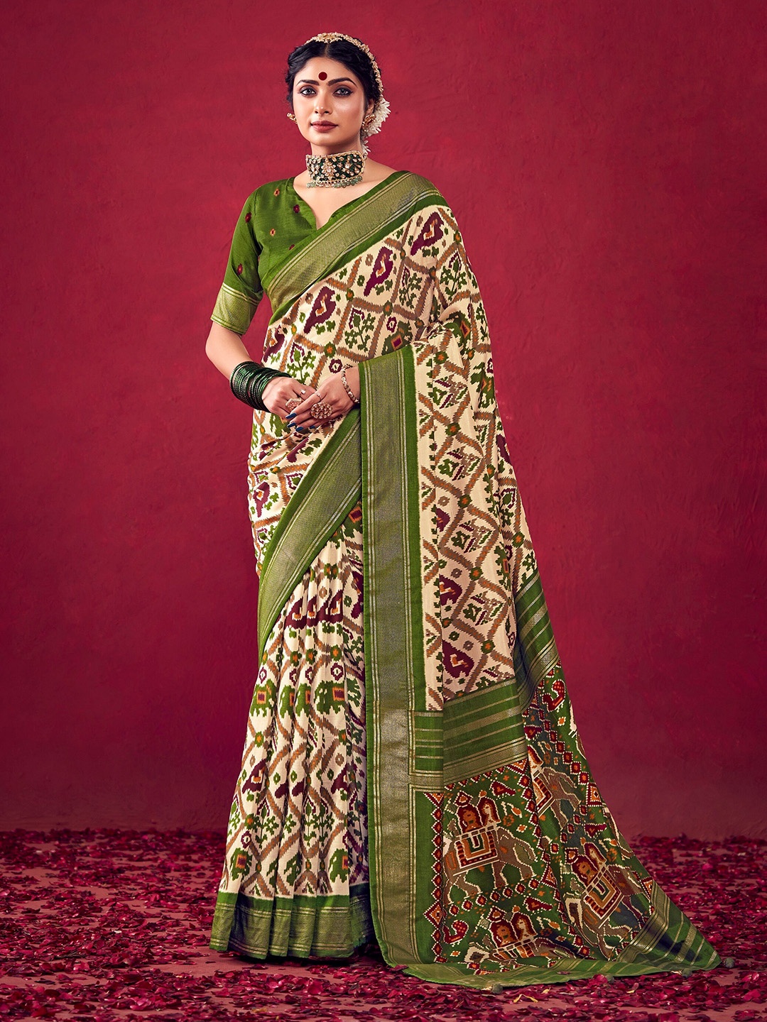 

Mitera Green & Gold-Toned Ethnic Motifs Woven Design Zari Silk Cotton Saree