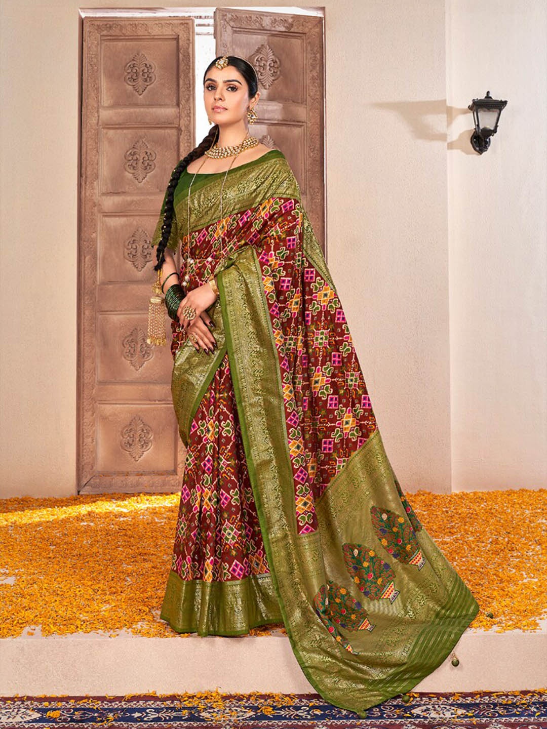 

Mitera Floral Zari Silk Cotton Saree, Maroon