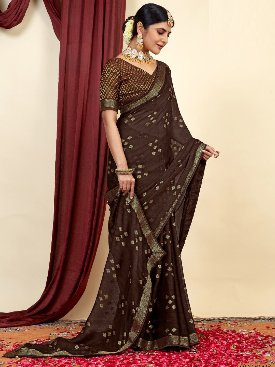 

Mitera Zari Ethnic Print Saree, Brown